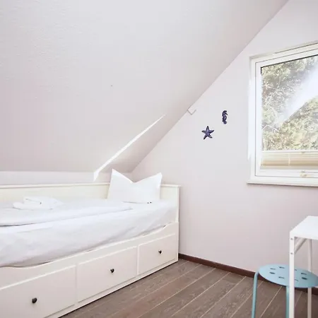 Prázdninový dům Komfortables Haus Mit Kamin, Sauna, Garten, Terrasse - Sternschnuppe Wiek auf Rügen