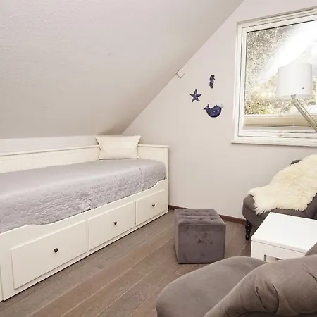 Komfortables Haus Mit Kamin, Sauna, Garten, Terrasse - Sternschnuppe * Wiek auf Rügen